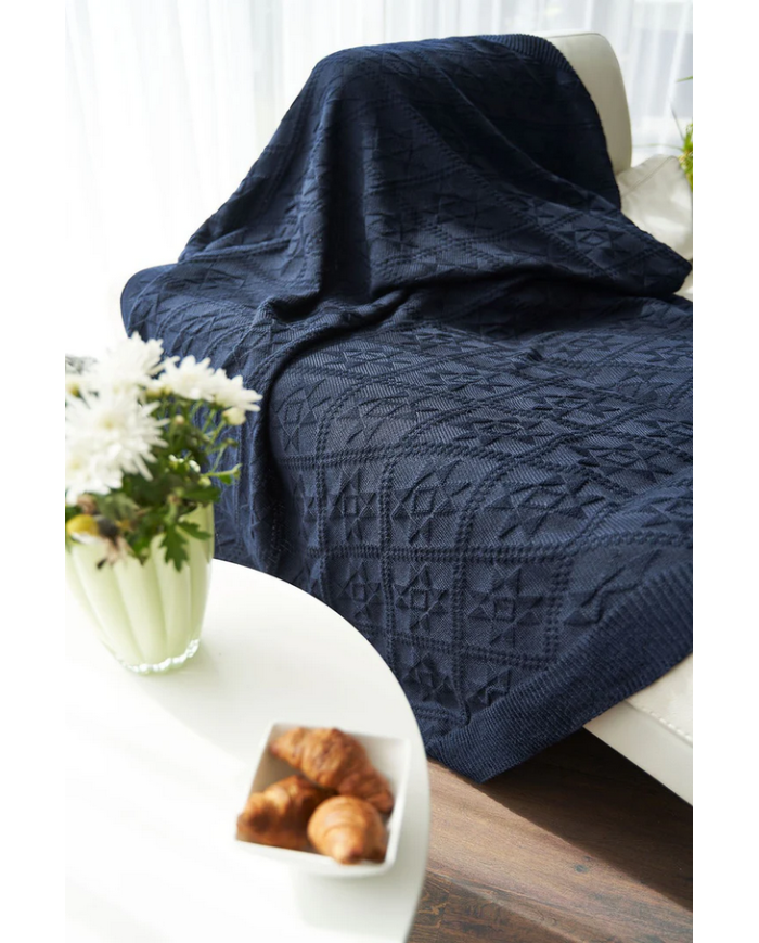 Rosavamsa woolen throw